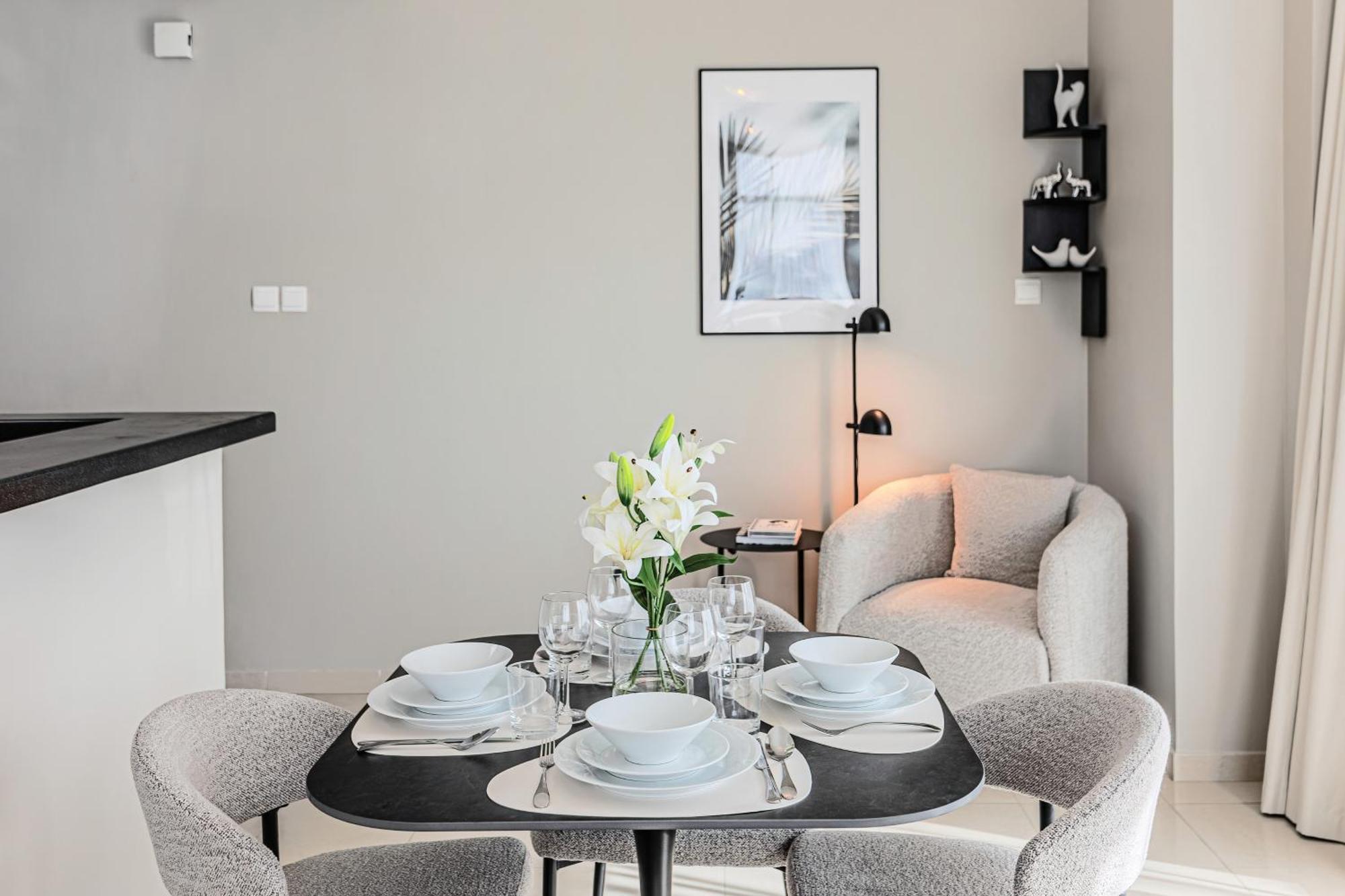 Elegant 1 Bedroom In Botanica Tower Marina Apartment *