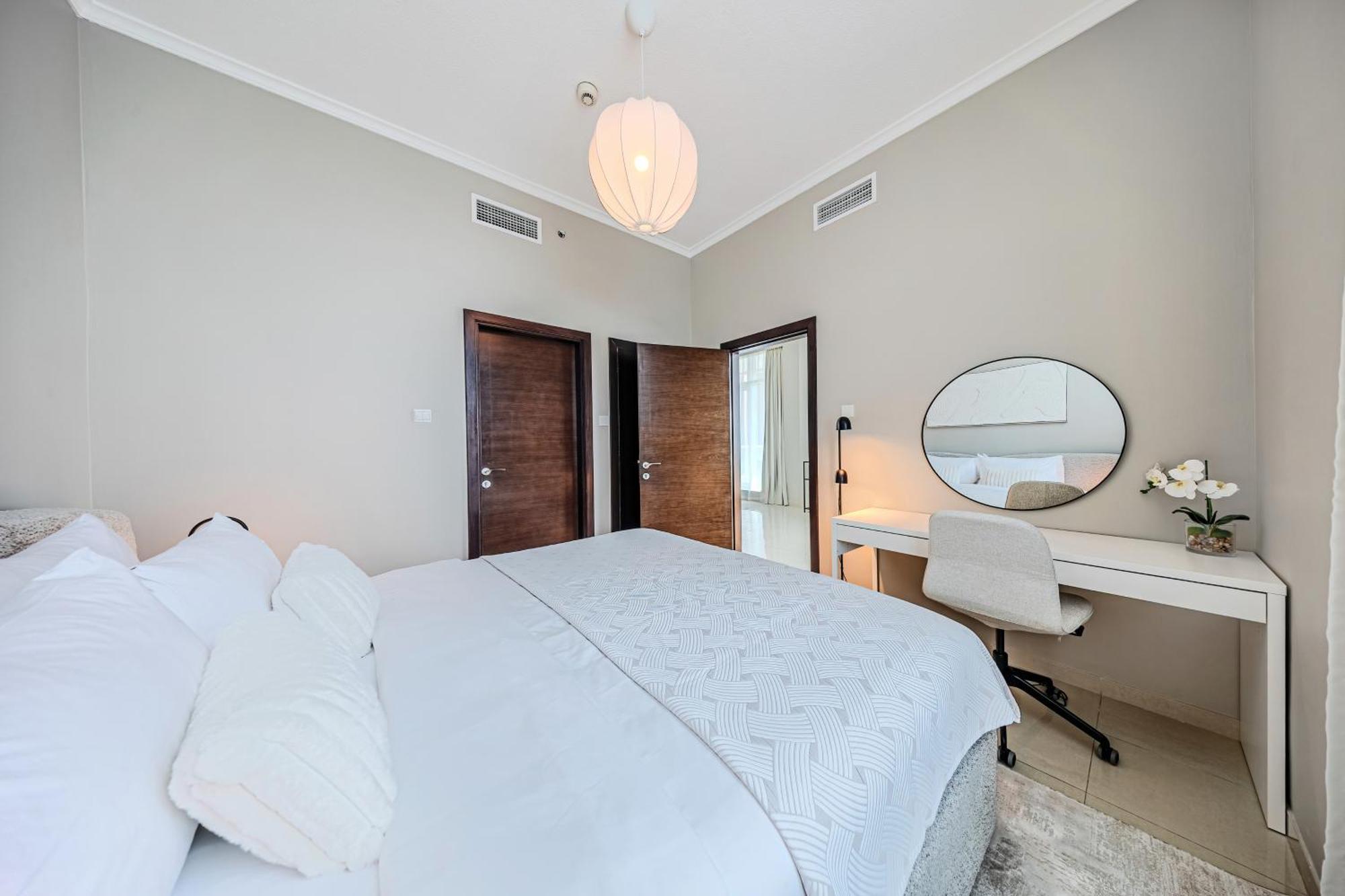 Elegant 1 Bedroom In Botanica Tower Marina Apartment *